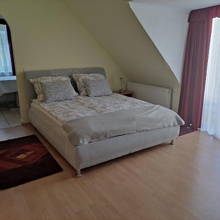 Zsanett Appartement Heviz Quarto foto