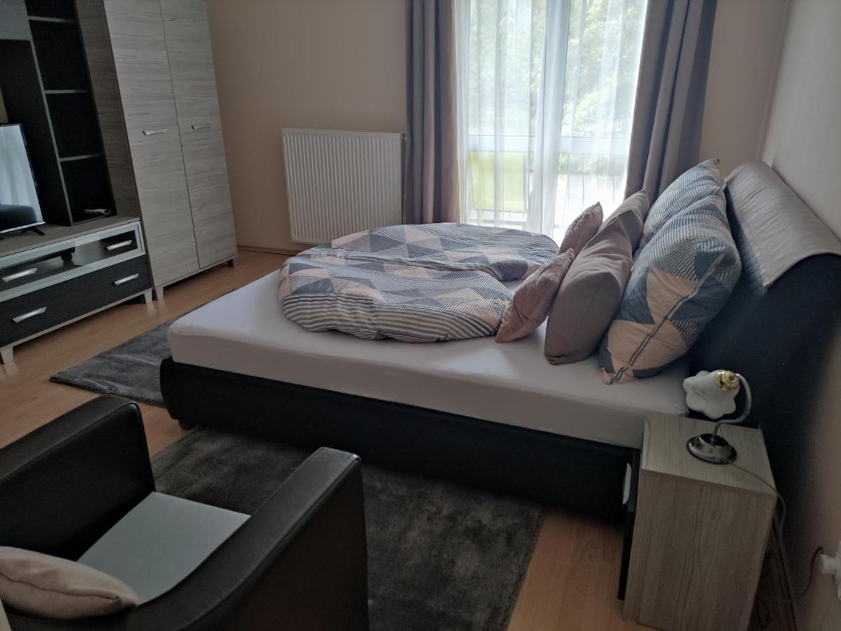 Zsanett Appartement Heviz Exterior foto