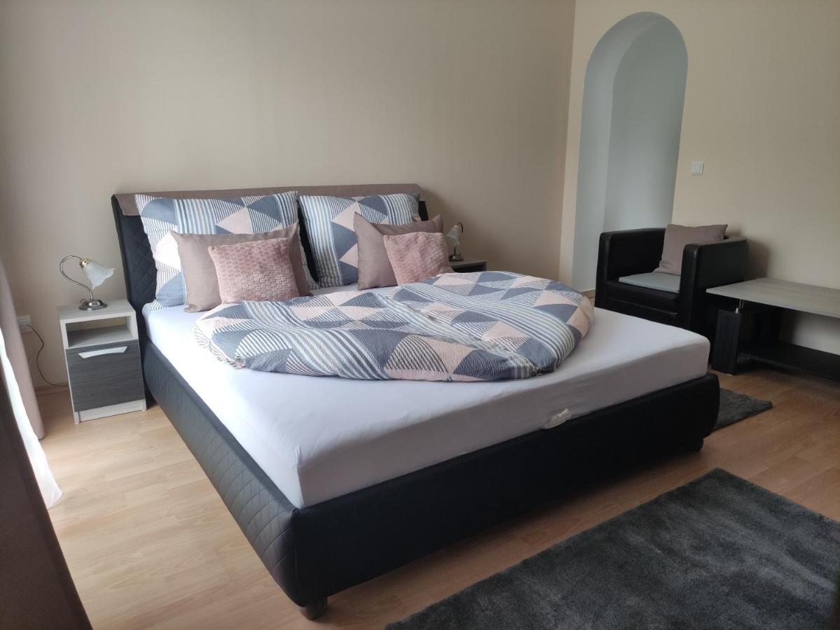 Zsanett Appartement Heviz Exterior foto