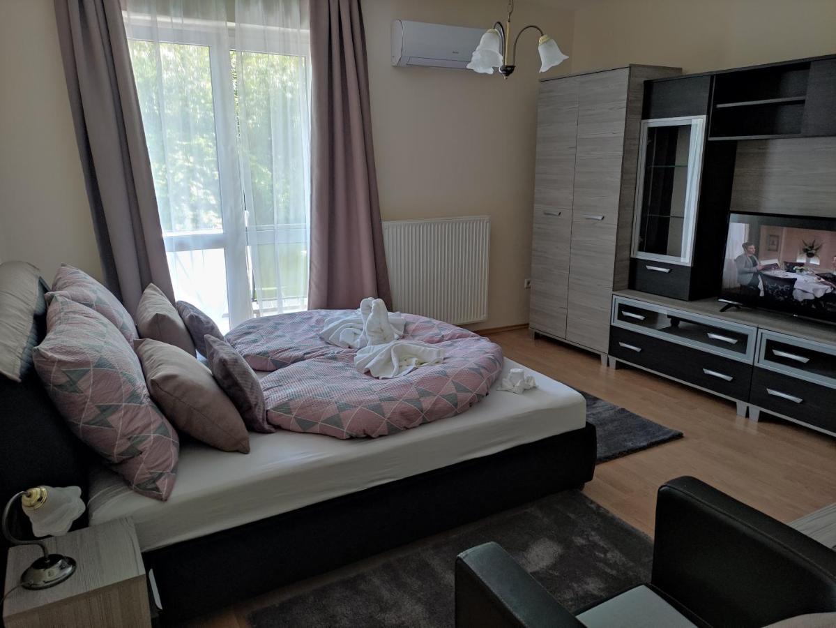 Zsanett Appartement Heviz Exterior foto