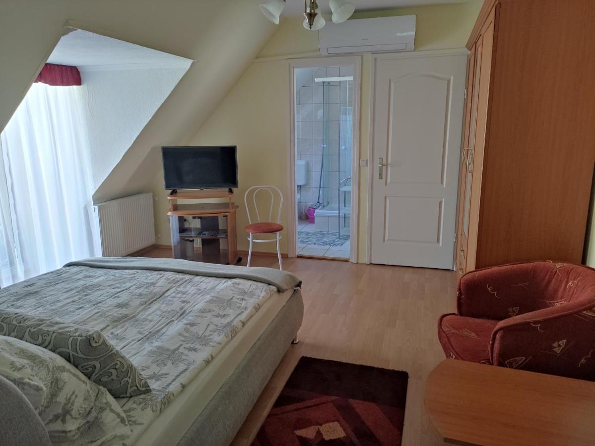 Zsanett Appartement Heviz Exterior foto